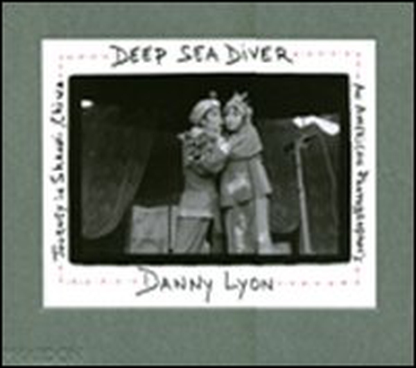 Deep sea diver. An American photographer's journey in Shanxi, China. Limited edition - Librerie.coop Deep sea diver. An American photographer's journey in Shanxi, China. Limited edition - Librerie.coop