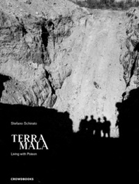 Terra mala. Living with poison. Ediz. italiana e inglese - Librerie.coop