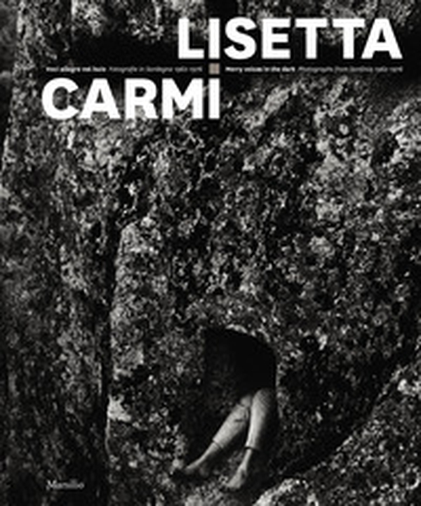 Voci allegre nel buio. Fotografie in Sardegna 1962-1976-Merry voices in the dark. Photographs from Sardinia 1962-1976 - Librerie.coop Voci allegre nel buio. Fotografie in Sardegna 1962-1976-Merry voices in the dark. Photographs from Sardinia 1962-1976 - Librerie.coop