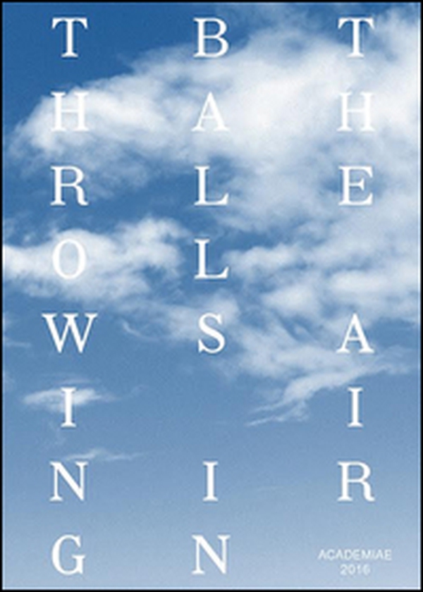 Throwing balls in the air - Librerie.coop Throwing balls in the air - Librerie.coop