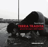 Terra tradita. Gli anni dei sogni e delle tragedie - Librerie.coop