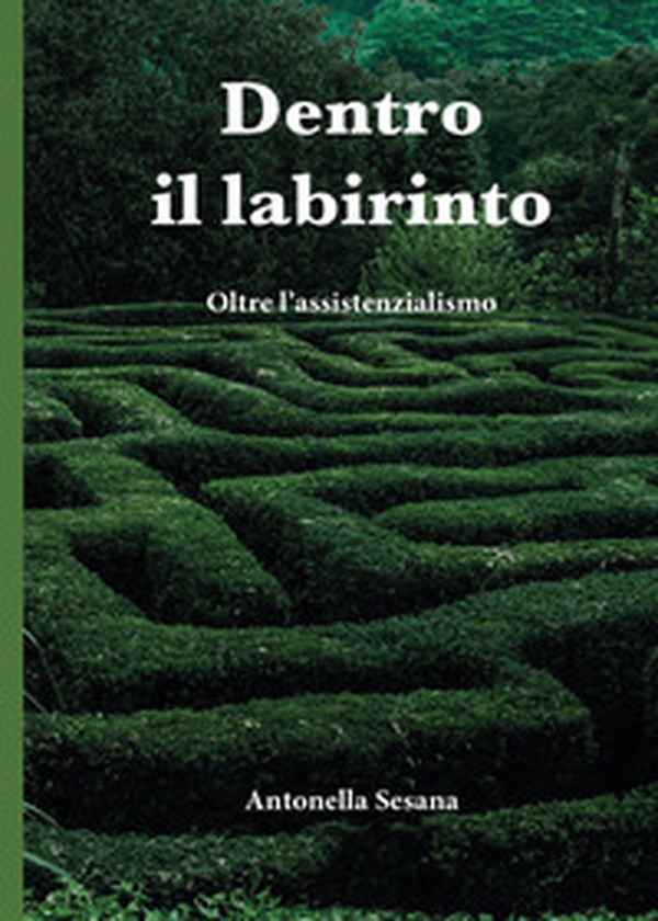 Dentro il labirinto. Oltre l'assistenzialismo - Librerie.coop