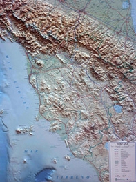 Toscana. Scala 1:350.000 (carta in rilievo cm 69x90) - Librerie.coop