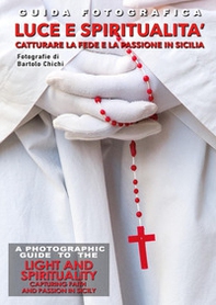 Guida fotografica luce e spiritualità. Catturare la fede e la passione in Sicilia-A photographic guide to the light and spirituality. Capturing faith and passion in Sicily - Librerie.coop