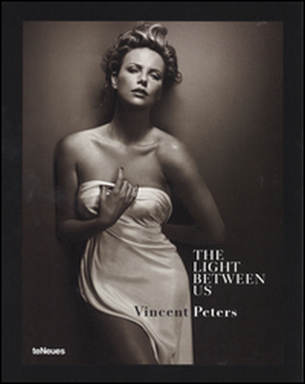 The light between us. Ediz. inglese, tedesca e francese - Librerie.coop The light between us. Ediz. inglese, tedesca e francese - Librerie.coop